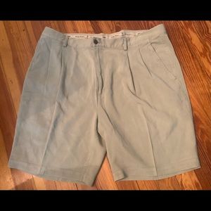 Tommy Bahama men’s shorts 42 waist 100% silk! Excellent condition